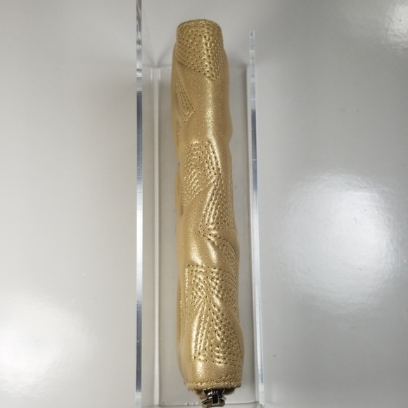 Chanel Metallic Gold Star Embossed Lambskin Medium Zip Around Wallet - Picture 8 of 16